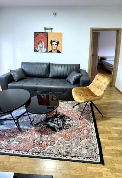 Luxury Apartment In The Center 66 M² Size. Skopje Buitenkant foto